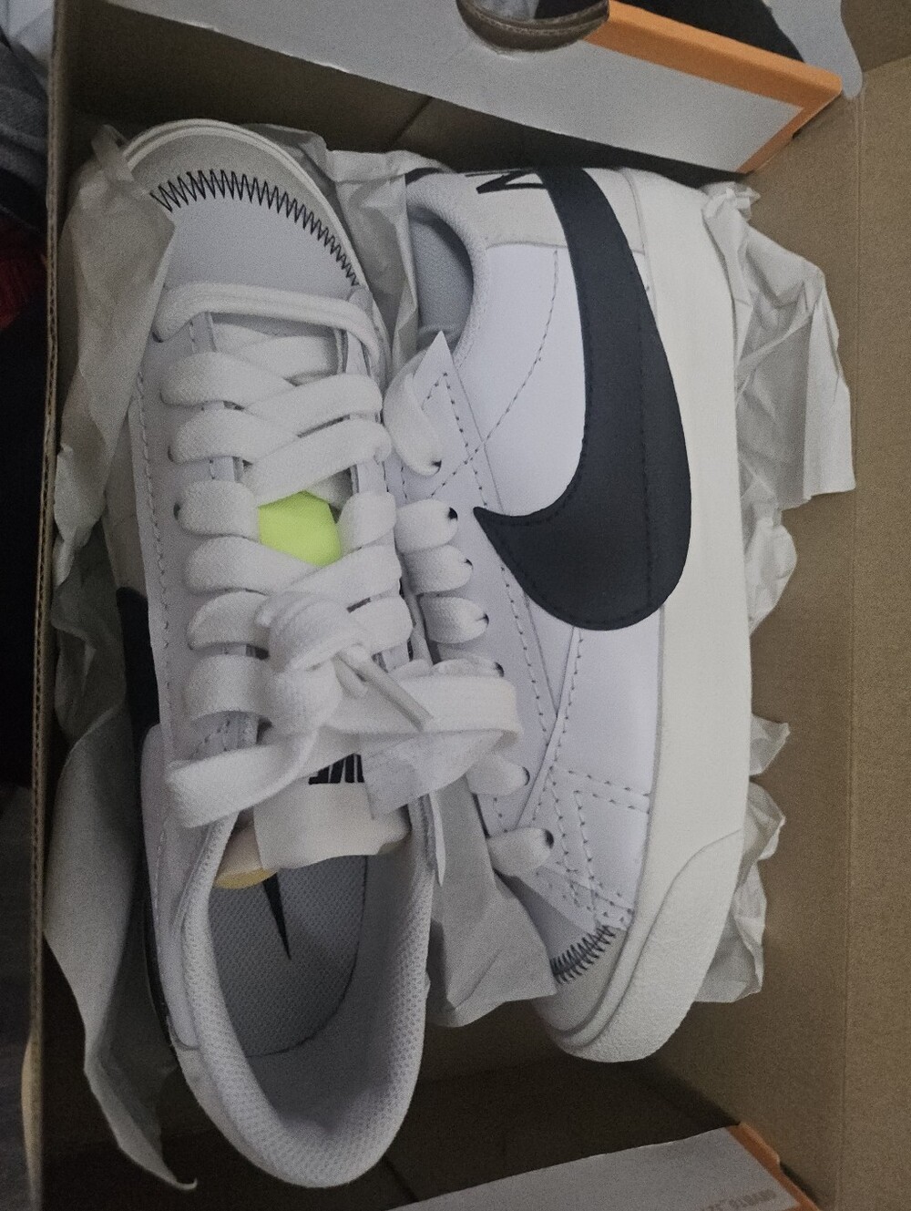 Nike White Leather Sneakers with Black Swoosh